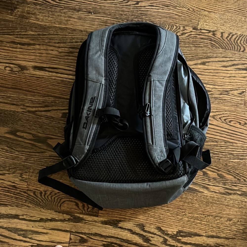 Dakine Backpack - Picture 7 of 7